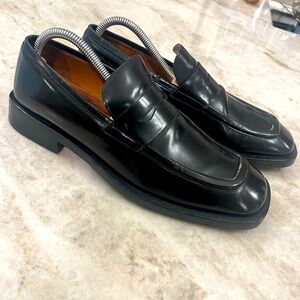 Gucci Black Leather Loafers Sleek Slip-On Design